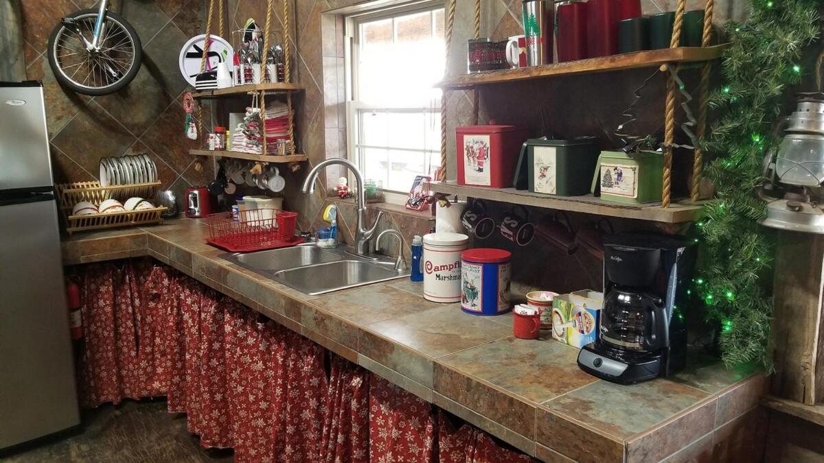 Rural Life On A Real Christmas Tree Farm! Hallmark Experience! Ozark Zewnętrze zdjęcie